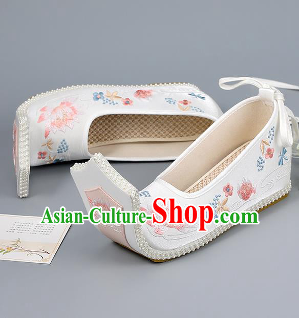 China Han Dynasty White Shoes Traditional Hanfu Shoes Cloth Shoes Embroidered Lotus Shoes Princess Shoes