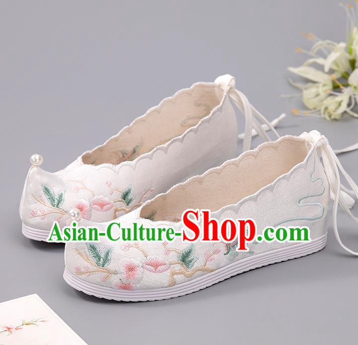 China Embroidered Plum Blossom Shoes Handmade White Cloth Shoes Hanfu Shoes Pearl Shoes