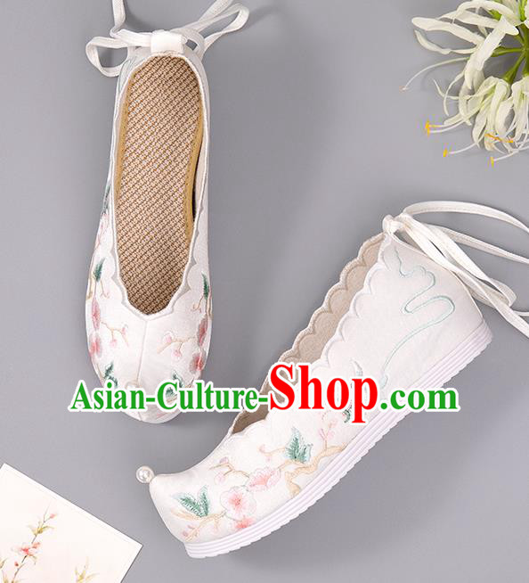 China Embroidered Plum Blossom Shoes Handmade White Cloth Shoes Hanfu Shoes Pearl Shoes