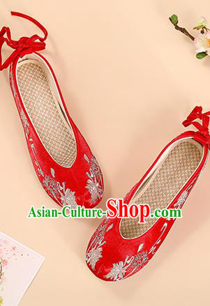 China Traditional Wedding Cloth Shoes Ming Dynasty Hanfu Shoes Handmade Princess Shoes Embroidered Shoes Bride Shoes