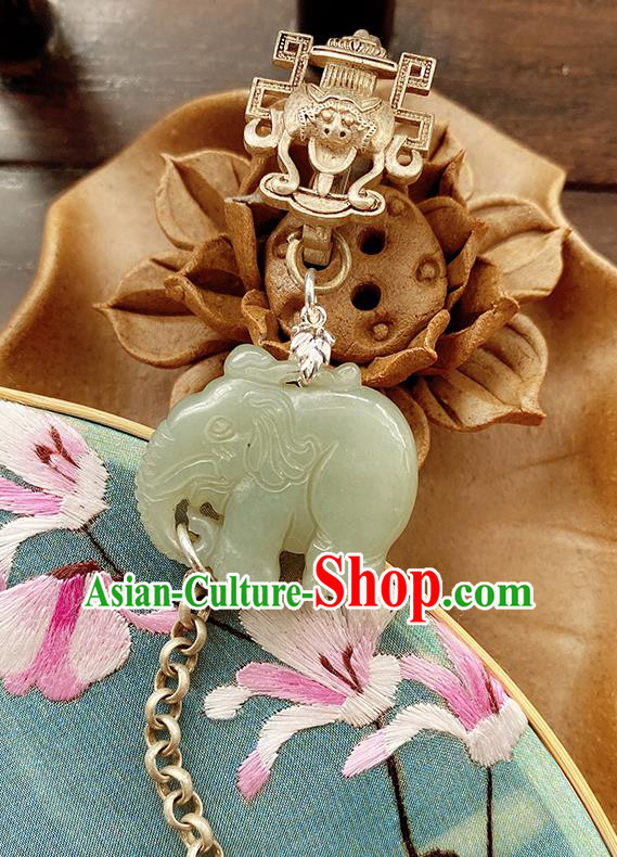 China Jade Elephant Pendant Accessories Traditional Cheongsam Brooch