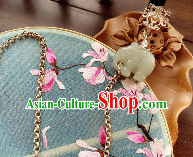 China Jade Elephant Pendant Accessories Traditional Cheongsam Brooch