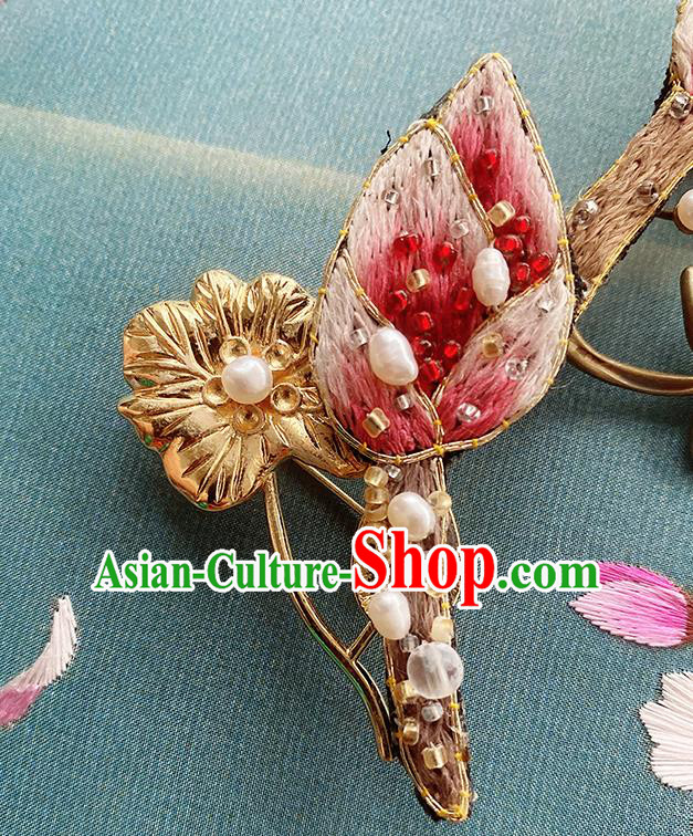 China Classical Cheongsam Accessories Traditional Embroidered Lotus Brooch