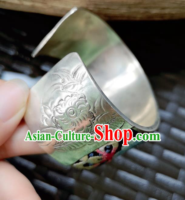 China Handmade Miao Ethnic Embroidered Bracelet Traditional National Silver Bangle Accessories