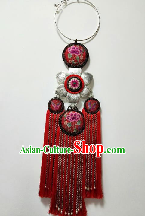 China Traditional Red Tassel Necklace Accessories Handmade Women Jewelry National Embroidered Silver Necklet