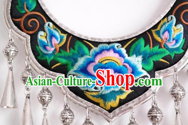 Handmade China Miao Ethnic Folk Dance Accessories National Silver Longevity Lock Embroidered Necklace