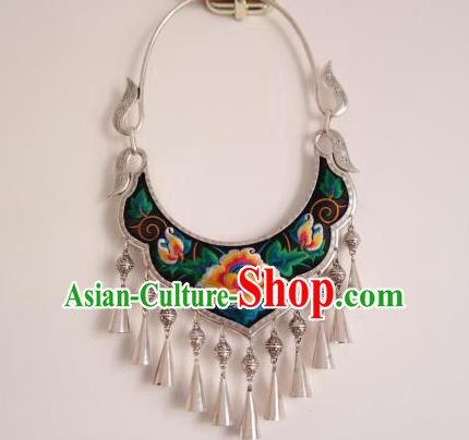 China National Silver Longevity Lock Handmade Embroidered Necklace Miao Ethnic Folk Dance Accessories