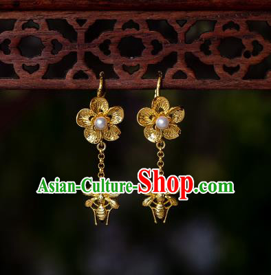 China Traditional Song Dynasty Court Earrings Imperial Palace Gilding Bee Ear Jewelry