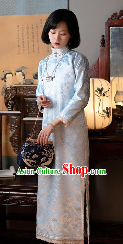 China Traditional Costume National Women Dress Classical Cheongsam Light Green Silk Qipao