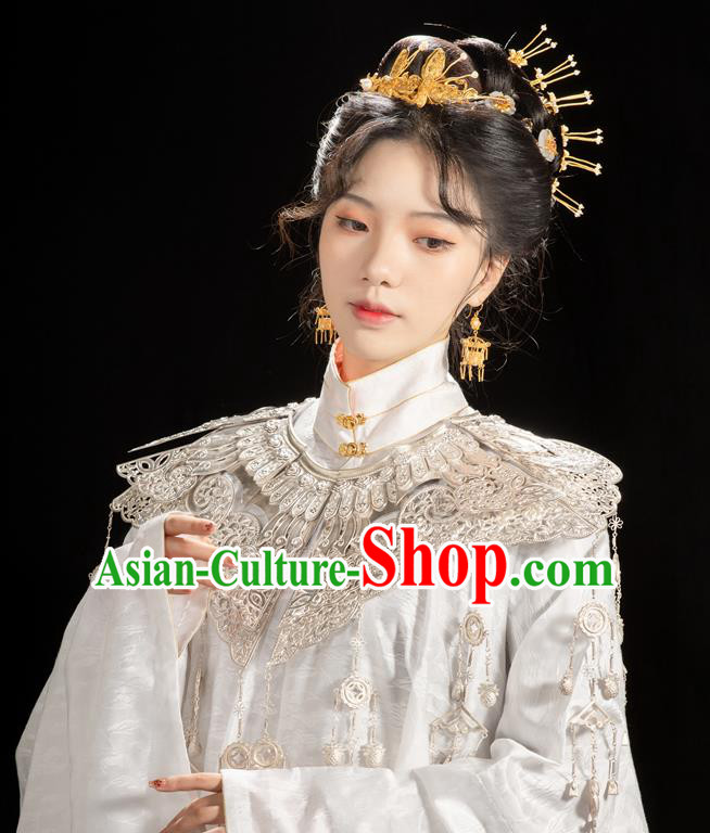 China Ming Dynasty Noble Princess Cloud Shoulder Accessories Ancient Court Woman Clothing