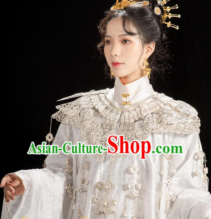 China Ming Dynasty Noble Princess Cloud Shoulder Accessories Ancient Court Woman Clothing