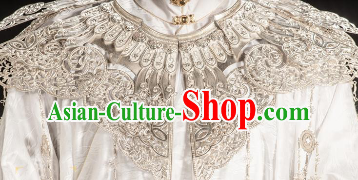 China Ming Dynasty Noble Princess Cloud Shoulder Accessories Ancient Court Woman Clothing