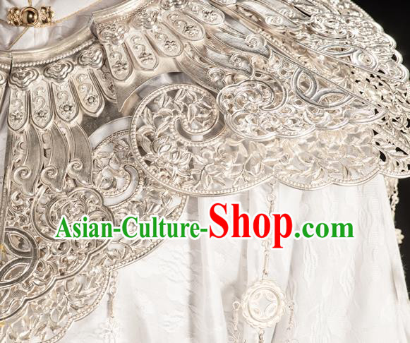 China Ming Dynasty Noble Princess Cloud Shoulder Accessories Ancient Court Woman Clothing