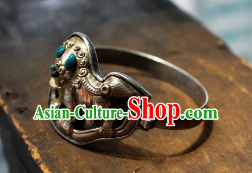 Chinese Handmade Bracelet Accessories Traditional Silver Carving Lion Jewelry