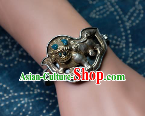 Chinese Handmade Bracelet Accessories Traditional Silver Carving Lion Jewelry