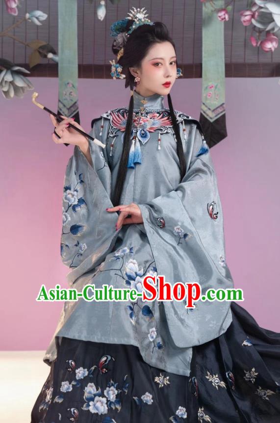 China Ancient Noble Countess Costume Traditional Ming Dynasty Court Woman Embroidered Hanfu Clothing