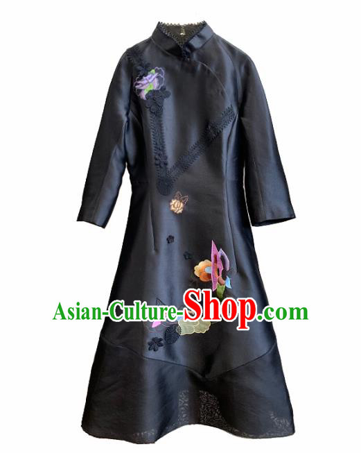 Traditional Chinese Black Cheongsam Embroidered Silk Qipao Dress for Women