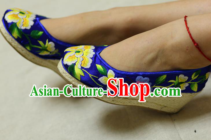 Chinese Traditional Embroidered Peony Royalblue Brocade Wedge Heel Shoes Hanfu Shoes for Women