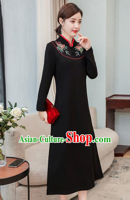 Chinese Traditional Embroidered Black Cheongsam Costume China National Qipao Dress for Women