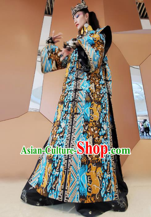 Chinese Traditional National Embroidered Coat Tang Suit Clothing for Women