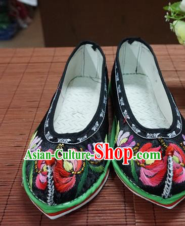 Traditional Chinese Wedding Black Embroidered Chrysanthemum Shoes Princess Shoes National Shoes Hanfu Shoes for Women