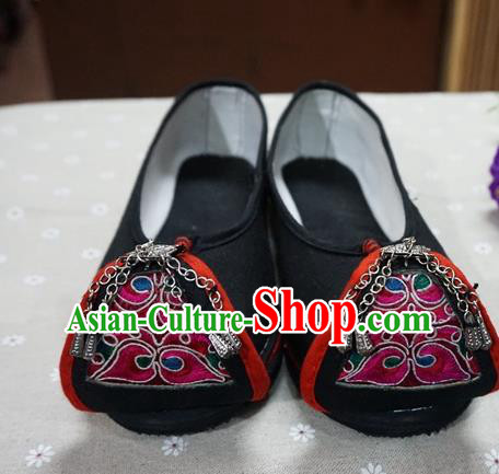 Traditional Chinese Ethnic Black Shoes Embroidered Shoes Yunnan National Wedding Shoes for Women