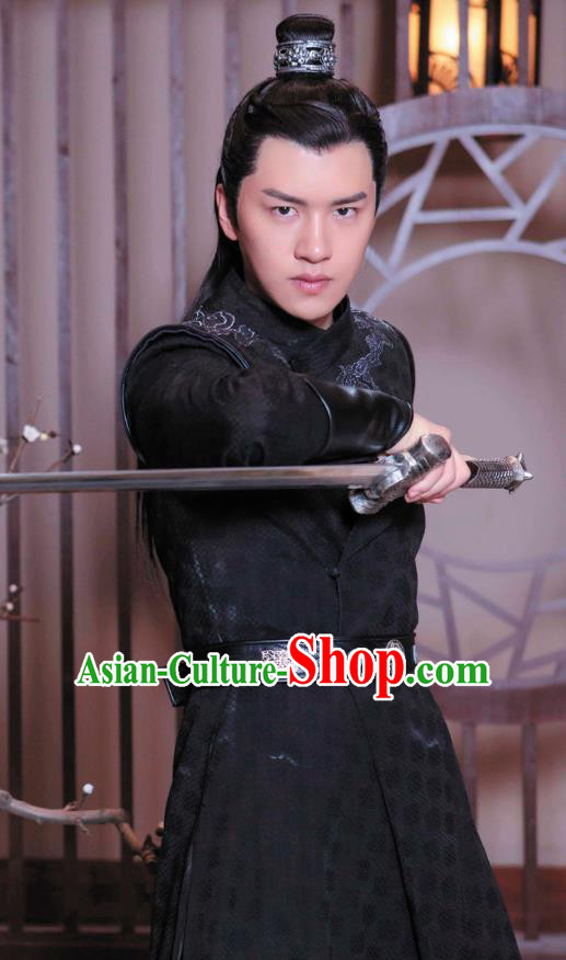 Chinese Ancient Swordsman Han Guang Black Clothing Historical Drama Colourful Bone Costume and Headpiece for Men