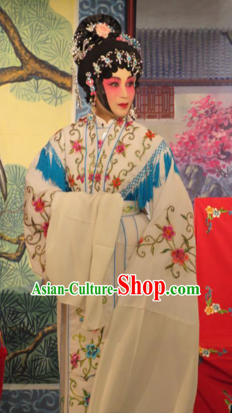 Chinese Cantonese Opera Actress Liu Yuyan Garment Hua Tian Ba Xi Hairpin Costumes and Headdress Traditional Guangdong Opera Young Beauty Apparels Diva White Dress