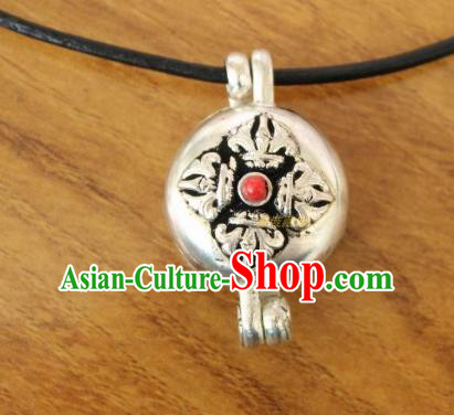 Chinese Traditional Tibetan Nationality Jewelry Decoration Zang Ethnic Necklace Silver Carving Pendant Accessories for Women