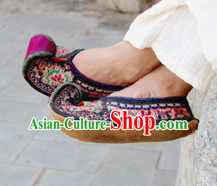 Asian Chinese Handmade Shoes National Shoes Embroidered Shoes Traditional Embroidery Yunnan Ethnic Shoes for Women