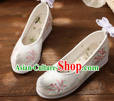 Chinese Traditional National Shoes White Cloth Shoes Embroidered Shoes Hanfu Shoes Women Shoes Handmade Wedges Heel Shoes