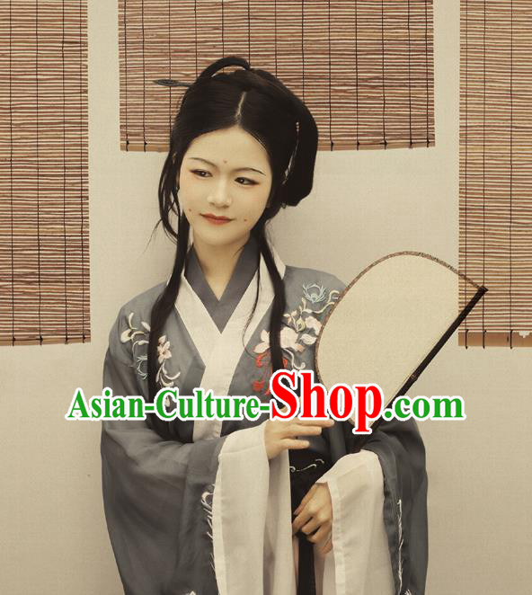 China Jin Dynasty Hanfu Fan Handmade Palace Fan Traditional Ancient Princess Silk Fan