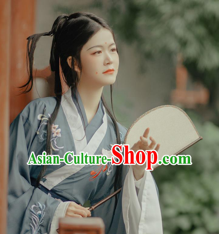 China Jin Dynasty Hanfu Fan Handmade Palace Fan Traditional Ancient Princess Silk Fan
