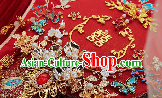 China Classical Wedding Golden Tassel Circular Fan Handmade Palace Fan Traditional Red Fan