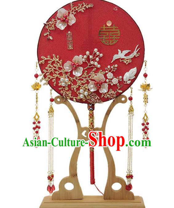 China Handmade Golden Tassel Palace Fan Classical Wedding Circular Fan Traditional Shell Flowers Fan