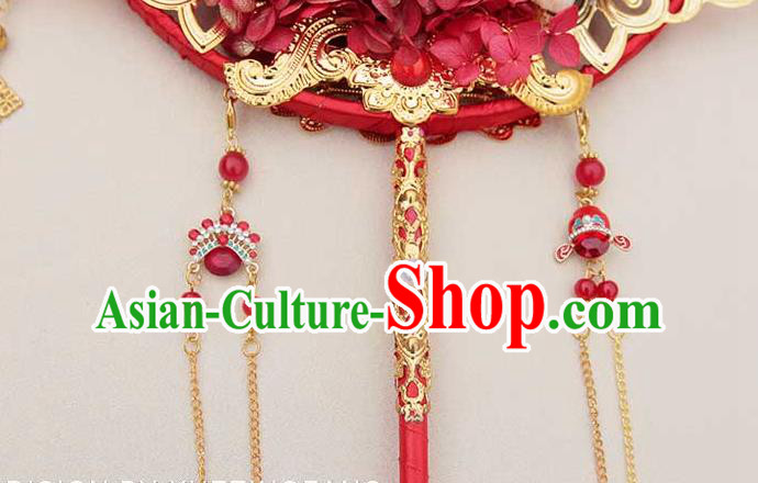 China Traditional Red Velvet Chrysanthemum Fan Handmade Palace Fan Classical Wedding Tassel Circular Fan