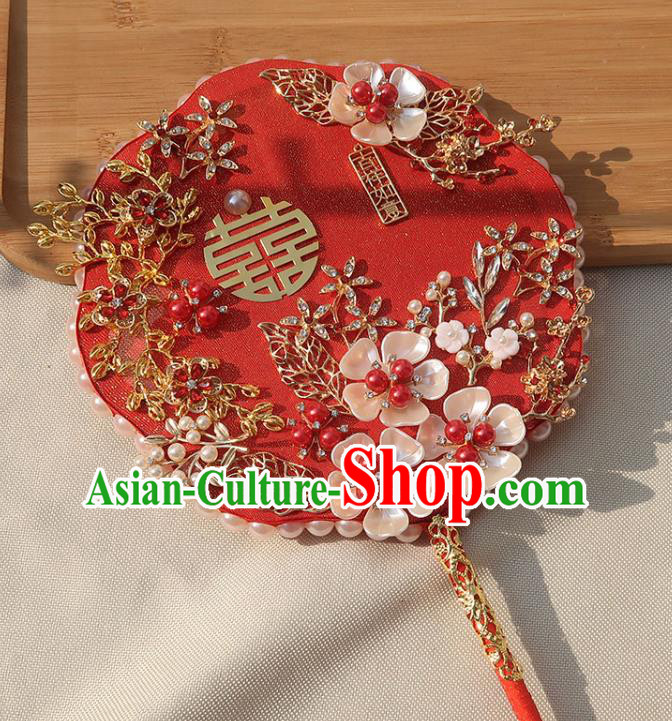 China Handmade Wedding Red Palace Fan Classical Dance Pearls Silk Fan Traditional Bride Shell Flowers Fan