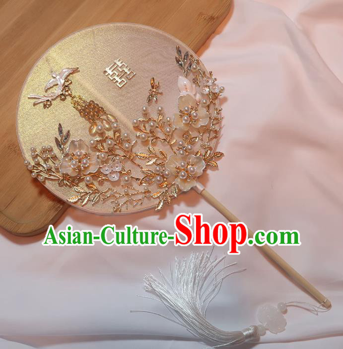 China Classical Dance Pearls Circular Fan Handmade Bride Plum Blossom Palace Fan Traditional Wedding White Silk Fan
