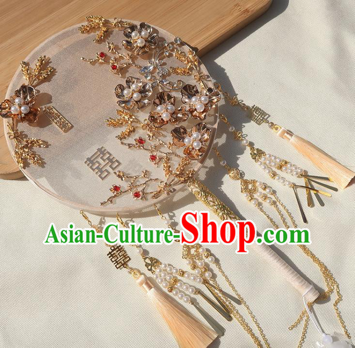 China Handmade Bride Plum Blossom Palace Fan Traditional Wedding Fan Classical Dance White Silk Fan