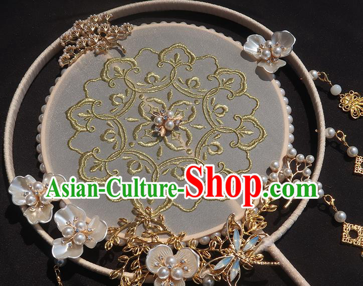 China Classical Wedding White Silk Fan Traditional Hanfu Fan Handmade Embroidered Palace Fan