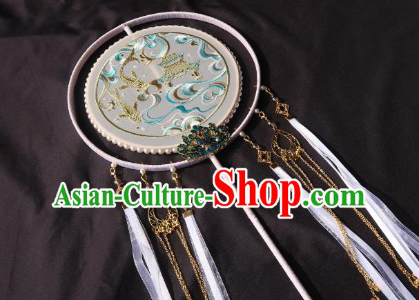 China Handmade Palace Fan Classical Wedding Bride Circular Fan Traditional Embroidered White Silk Hanfu Fan