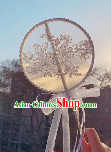China Classical Lace Flowers Circular Fan Handmade Palace Fan Traditional Hanfu Silk Fan