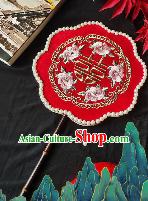 China Traditional Hanfu Fan Handmade Pearls Wedding Fan Embroidery Peony Red Silk Palace Fan