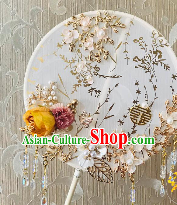 China Handmade Bride Palace Fan Traditional White Silk Hanfu Fan Wedding Rose Circular Fan