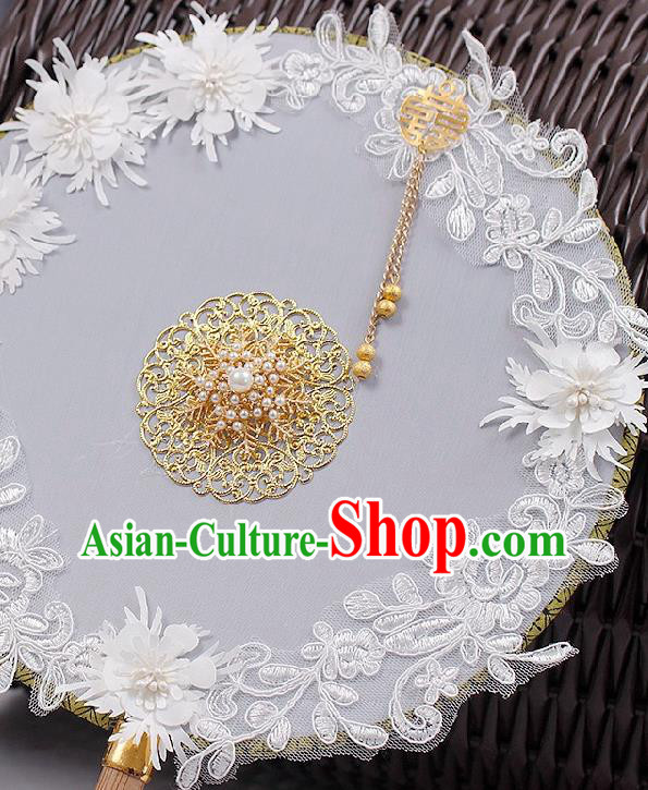 China Handmade White Lace Flowers Palace Fan Traditional Bride Circular Fan Wedding Silk Fan