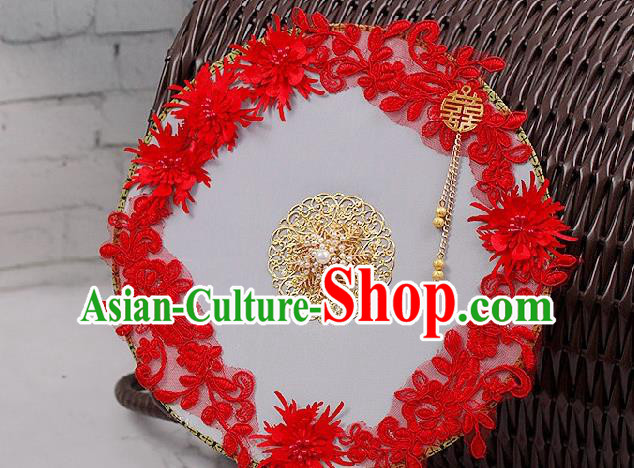 China Traditional Bride Circular Fan Wedding Silk Fan Handmade Red Lace Flowers Palace Fan