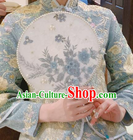 China Handmade Blue Lace Flowers Palace Fan Wedding Silk Fan Traditional Bride Circular Fan