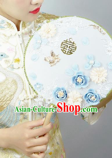 China Handmade Blue Roses Palace Fan Traditional Wedding Silk Fan Bride Circular Fan