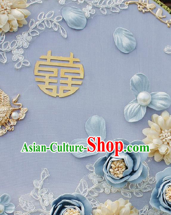 China Handmade Blue Roses Palace Fan Traditional Wedding Silk Fan Bride Circular Fan