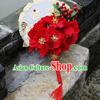 China Handmade Red Flowers Palace Fan Bride Circular Fan Traditional Wedding Xiuhe Suit Silk Fan